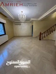 3 فيلا متلاصقه للبيع في الكرسي / خلف اكاديمية المجد الوطنية .
