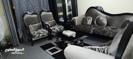  4 كنب وكالة + فضية + طرابيزات قزاز