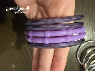  8 اساور بلاستيك بنفسجي، وفضي عدد 15