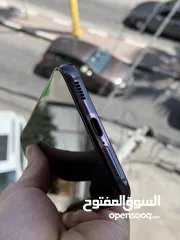  12 سامسونج جلاكسي اس 22 عادي 256 جيجا جهاز نظيف جداً لزقته عليه الجهاز تقريباً جديد مش شبه جديد