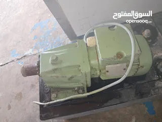  10 مضخة ماء جديدة وماتورات مع جير مستعمل