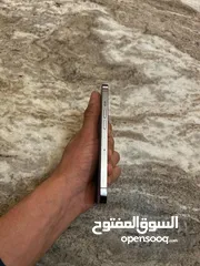  4 ايفون 13 PRO بحال الشركه ولا خدش مش مفتوح وبطاريه 89 وعلا الفحص للتواصل رقم في البايو