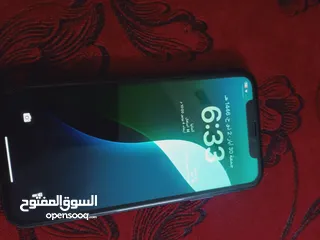  3 ايفون 11 مساحة 128 بطارية 75% مش مغير ولا قطعة فيه و لا مفتوح مع الكرتونة