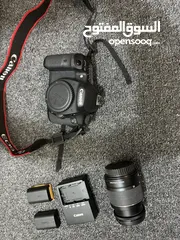  2 كاميرا canon 7D حاله نظيفه جدا وسعر مميز وجميع مشتملاتها معاها