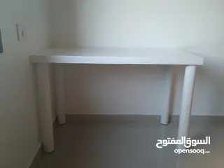  1 طاولة مفصلة جاهزة خشب