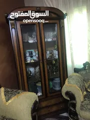  24 طقمين كنب زان بحاله ممتازه وطقم سفره مع ملحقاتها للبيع