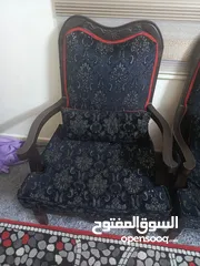  2 طقم كنب 7مقاعد بحالة جيدة جدا للبيع المستعجل 75د الموقع الزرقاء