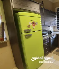  10 ثلاجة فيستل التركية بشكل كلاسيك مستعملة كالجديدة باللون الأخضر الفسفوري Vestel