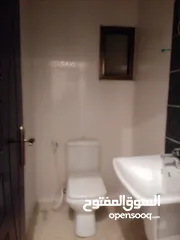  7 شقة شبه جديدة للبيع