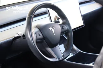  2 Tesla model 3