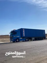  2 راس تريلا مع عربايه تريلا كامله نمط حاويات للبيع كاش