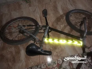  2 بسكليت مستعمل جنط 20 ممتاز بسعر الحرق مناسب لعمر 10 سنوات واكثر