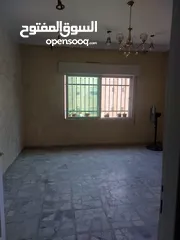  2 شقه استثمارية فارغه للبيع من المالك مباشرة