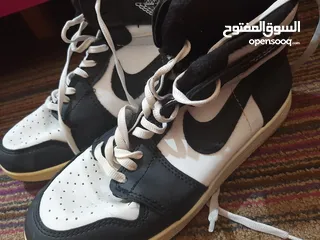  2 حذاء Nike.