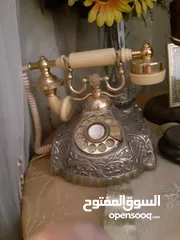  1 تلفون من النحاس صناعه يابانيه محفور عليه المصنعيه وشغال مئه بالمئه