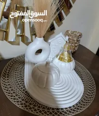  4 مزهريات وتحف
