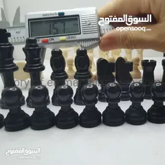  1 رقعة شطرنج جلد رول بطولات. احجار الشطرنج عظم  مع شنته