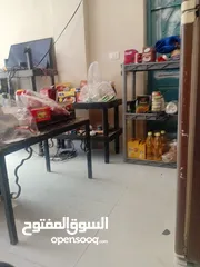  9 اثاث بقاله واجهه المنيوم وباب حديد سحاب