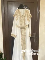  1 قفطان خطبه او قراية فاتحه جدبد ملبوس مره وحده بس  وفخم كثيررررر وشيك ومرتب والله الله يبارك فيه
