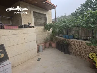  3 شقه مدخل مستقل مرتفعه 7 درجات عن الشارع مساحة الشقه 178 م2 عمر البناء 8 سنوات شماليه غربيه جنوبيه بس