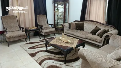  3 غرفه ضيوف جديده بحالة الوكاله و مميزه ...  لون رائع و خشب ثقيل  .... بسعر لقطه