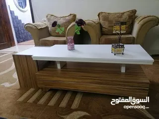  18 طاوله وسط مع سيرفيس
