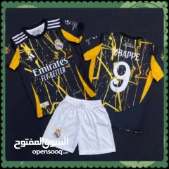  22 بلوزه الوحده فقط على 50 شيكل واسم الصفحه nidal brand  على الفيس بوك