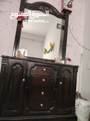  1 غرفة نوم نظيفه جدا وخشب ثقيل
