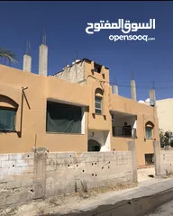  1 عماره اربع شقق للبيع بسعر طري