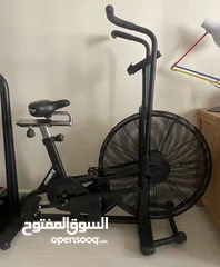  1 Assault bike اصلي استعمال خفيف نظيف جداً