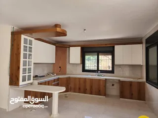  8 فلل للبيع في منطقة سردا