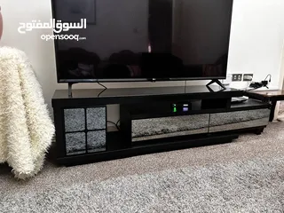  1 طاولة شاشه خشب
