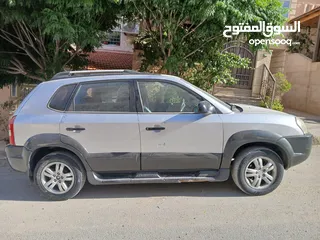  4 هونداي توسان 2008 لون فضي السعر قابل للتفاوض بشيء بسيط