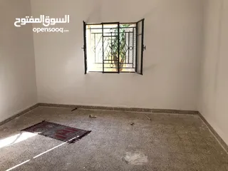  13 فرصة للاستثمار او السكن! بيت للبيع في الأشرفية – بجانب مستشفى البشير!