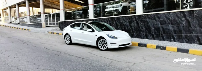  1 تيسلا 2021 model 3 فحص كامل 4 جـيـد فرش ابيض جنط 19بحالة الوكالة لون مميز للبيع بسعر لقطة ومحروووق