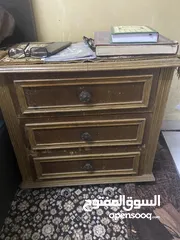  3 تخت وكومدينتين للبيع