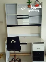  3 غرفة نوم اطفال مع فرشات و مكتب بحالة جيدة