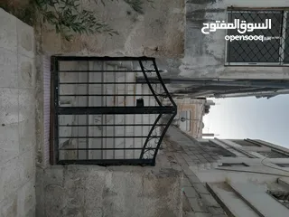  4 بيت للبيع في الزرقاء الجديده نزلت السيران مقابل أهل العز . فقد ب 39 ألف .
