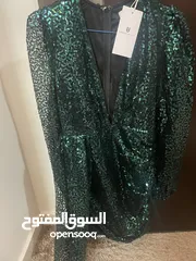 3 فساتين غير ملبوسة للبيع