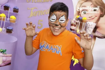  17 شخصيات كرتونية ومهرجين