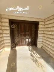  8 شقة ارضية من فيلا مع ترسات خلدا