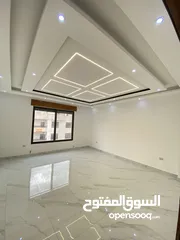  5 شقة فاخرة طابق اخير مع روف دوبلكس 200 متر وتراس 60 متر خلف الجامعة التطبيقية اطلالة دائمة بسعر مميز
