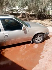  3 اوبل كدت موديل 1990ماشا الله عليها لا تحتاج اي نوع صيانه كوشوك نضيف ادهان نضين مرخصه لشهر 11