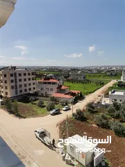  29 شقه فخمه طابق ارضي205م مدخل خاص وكراج وساحه للبيع على شارع البترا شرق اربد مول قراند