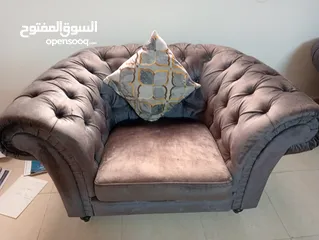  2 طقم كنب امريكي بحاله ممتازه الطقم مكون من ثمن مقعد للبيع موجوده بل مفرق حي الامير