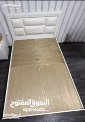 4 تخت مفرد ونص ستاندرد مع بوكس لون ابيض بحالة ممتازة استعمال اقل من سنة من ميداس خشب لاتيه مع فرشته