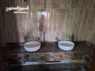  12 فيلا مميزة مطله على مرتفعات جرش والسلط  للبيع