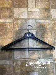  1 علاقة ملابس بلاستيك