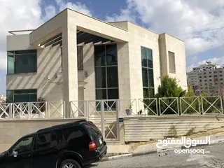  1 فيلا تجاريه تصلح ل مطعم او مركز تجميل او مركز طبي او محل ملابس او شركة