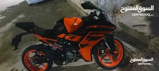  1 دراجة Ktm rc 200